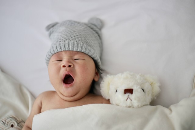 Ilustrasi Cara Mengatasi Gumoh pada Bayi. Unsplash/Minnie Zhou.