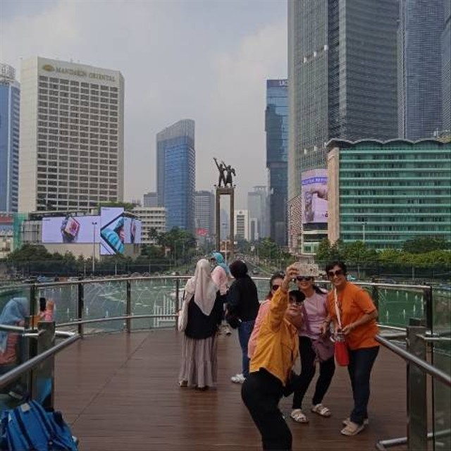 suasana tempat foto yang menghadap kearah monumen selamat datang. Dokumentasi pribadi.