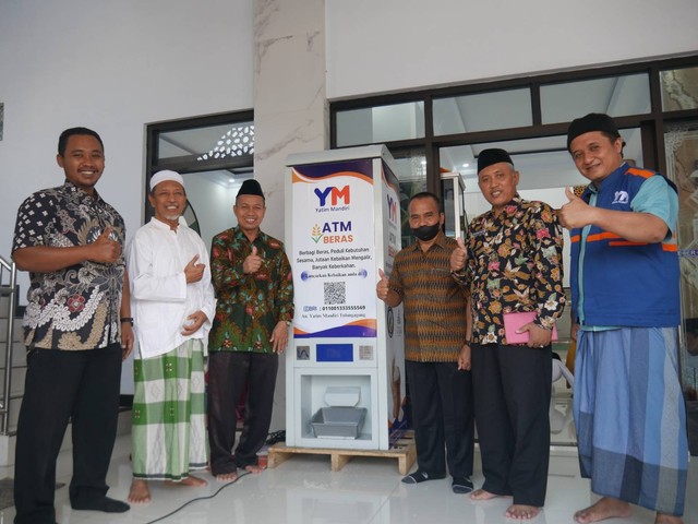 Foto: Peresmian Program ATM beras di Masjid Al Huda, Tulungagung.