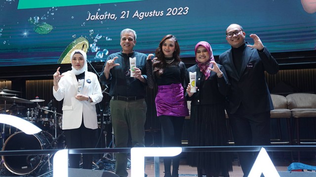 Clear menggalakkan kampanye CLEAR Your Head bersama Mahalini untuk ajak generasi muda lawan stres agar kulit kepala tidak berketombe. Foto: Dok. Clear