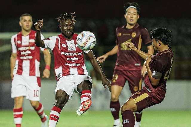 Pertandingan PSM Makassar vs Persis Solo dalam pekan ke-10 Liga 1 2023/24 di Stadion Gelora BJ Habibie, Parepare, Makassar, pada Senin (28/8). Foto: Instagram/@persisofficial