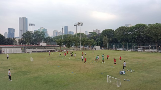 Timnas U-17 Korea Selatan latihan di Lapangan ABC, Senayan, Jakarta, jelang melawan Timnas U-17 Indonesia pada Senin (28/8). Foto: Jodi Hermawan/kumparan