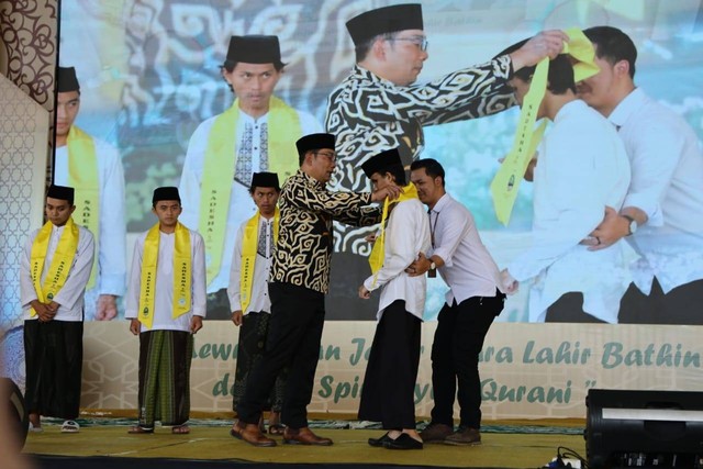 Gubernur Jawa Barat, Ridwan Kamil dalam acara program Satu Desa Satu Hafidz. Foto : Istimewa