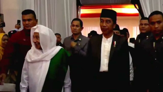 Presiden Joko Widodo menghadiri Muktamar Sufi Internasional di Sahid International Convention Center, Pekalongan, Selasa (29/8/2023).
 Foto: Youtube/Garuda TV