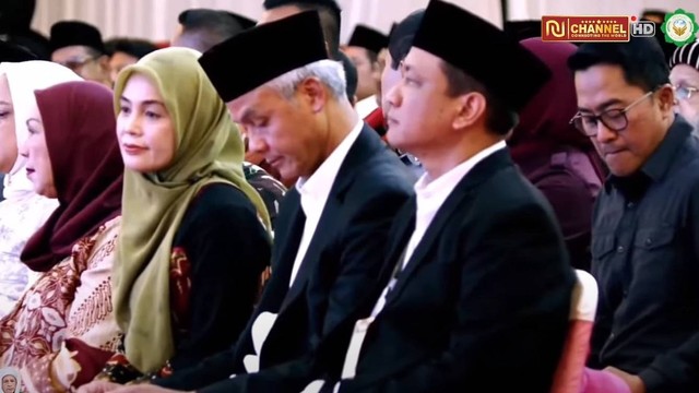 Gubernur Jawa Tengah Ganjar Pranowo menghadiri Muktamar Sufi Internasional di Sahid International Convention Center, Pekalongan, Selasa (29/8/2023).
 Foto: YouTube