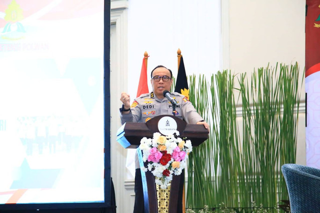 AsSDM Kapolri Irjen Dedi Prasetyo di acara pembukaan webinar nasional peningkatan kompetisi polwan dalam rangka memperingati hari jadi polwan ke-75 di The Tribrata, Jakarta Selatan, Selasa (29/8).  Foto: Dok Polri