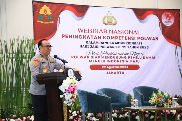 AsSDM Kapolri Irjen Dedi Prasetyo di acara pembukaan webinar nasional peningkatan kompetisi polwan dalam rangka memperingati hari jadi polwan ke-75 di The Tribrata, Jakarta Selatan, Selasa (29/8). Foto: Dok Polri