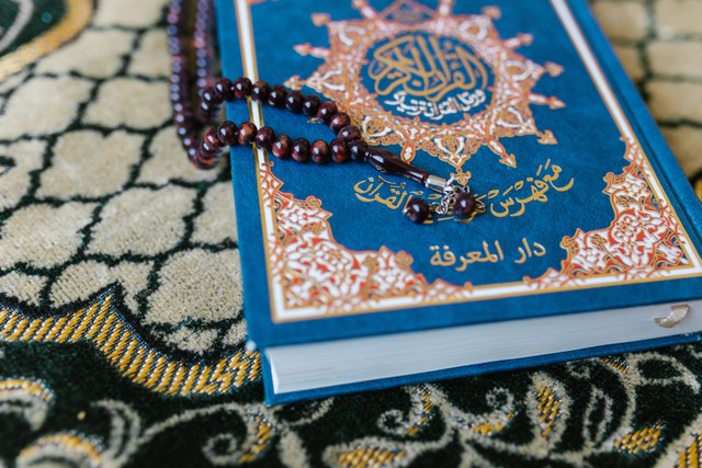 Surat An-Nasr adalah salah satu surat pendek dalam Al-Quran yang mengandung makna mendalam. Foto: Pexels.com