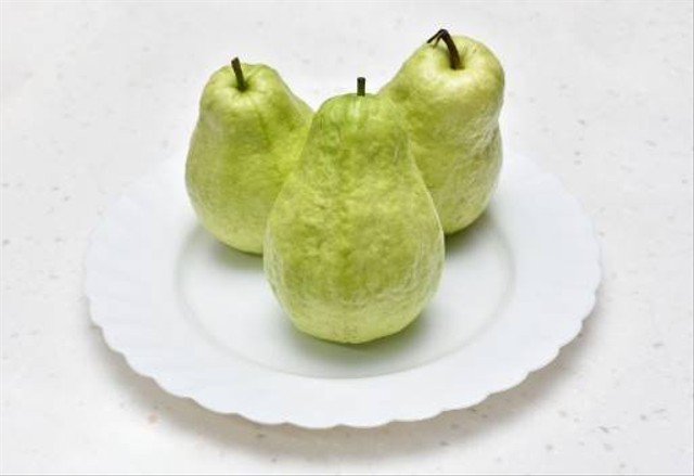 Ilustrasi gambar manfaat jambu kristal. Sumber foto: pixabay/ MYCCF