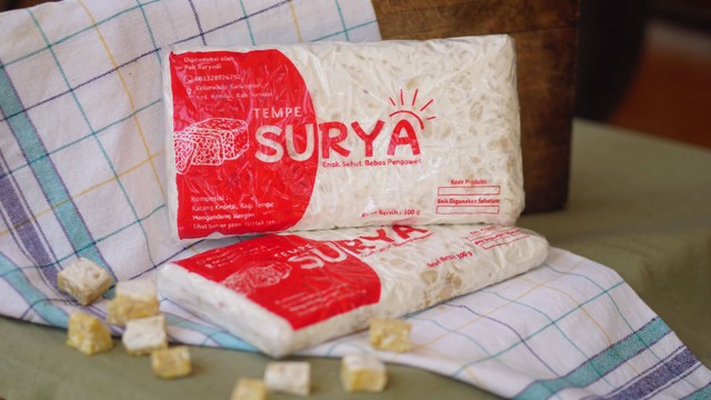 Produk Tempe Surya setelah menerapkan desain label kemasan baru.