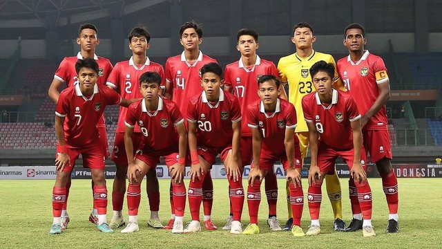 Timnas Indonesia U-17 menghadapi Korea Selatan U-17 dalam pertandingan uji coba di Stadion Patriot Candrabhaga, Rabu (30/8).  Foto: PSSI