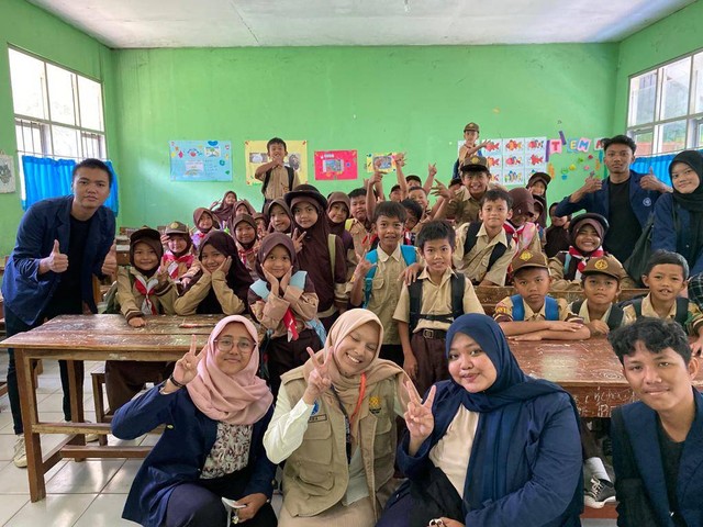 Tim PPK Ormawa BEM FEM IPB Sosialisasi PHBS Kepada Siswa SDN Cihideung Ilir 06