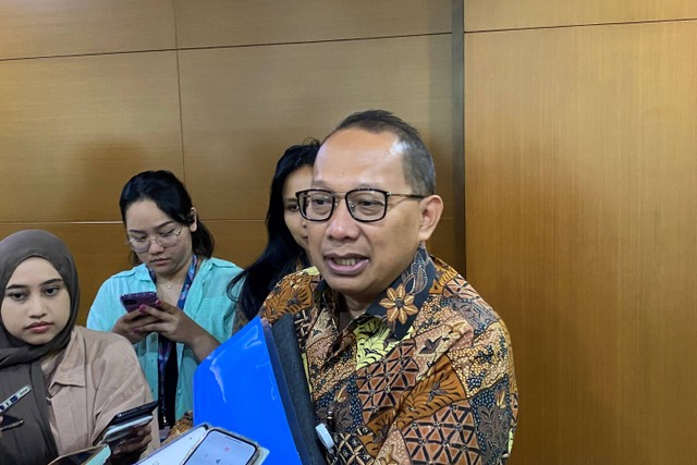 Direktur Sekuritisasi dan Pembiayaan Sarana Multigriya Finansial (SMF) Heliantopo dalam konferensi pers di Gedung DJKN, Kamis (31/8/2023). Foto: Alfadillah/kumparan