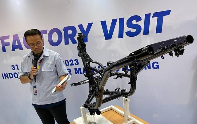 Media Factory Visit di pabrik PT Yamaha Indonesia Motor Manufacturing (YIMM), Jakarta Timur (31/8), sekaligus pemaparan bedah rangka motor. Foto: Sena Pratama/kumparan