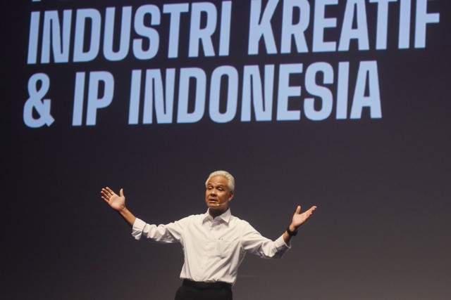 Gubernur Jateng Ganjar Pranowo menjadi pembicara pada acara Road to IdeaFest 2023 "Lead the Leap" di Djakarta Theatre, Jakarta, Kamis (31/8/2023). Foto: ANTARA FOTO/Indrianto Eko Suwarso