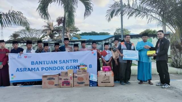Penyaluran MTUA Rekind bersama Rumah Zakat ini langsung diserahkan kepada salah satu pimpinan Pondok Pensantren Gontor 8 Aceh yaitu Ustadz Husni Kamil.