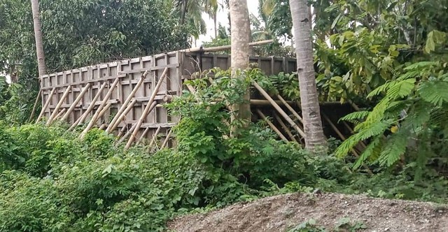 Keterangan foto: Kondisi bak air dari Proyek IKK Nita yang belum selesai dikerjakan di Desa Bloro, Kecamatan Nita, Kabupaten Sikka. 