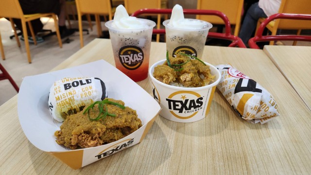 Texas Chicken luncurkan menu baru ayam goreng bumbu woku (31/8/23). Foto: Azalia Amadea/Kumparan