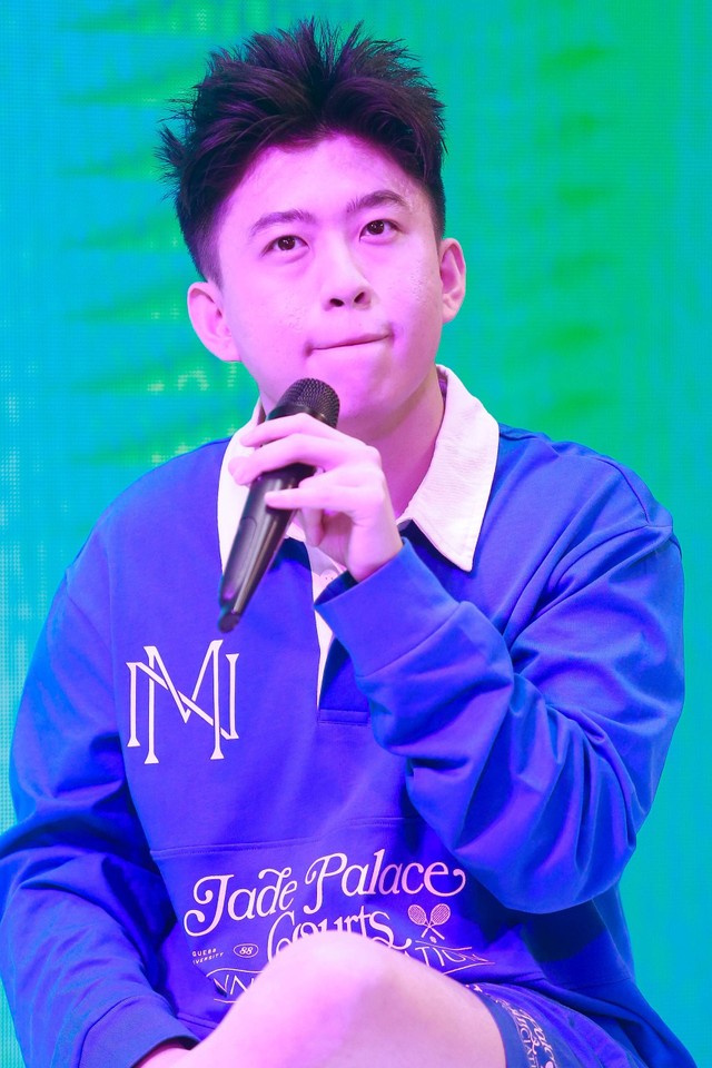 Penyanyi Rich Brian saat hadir konferensi pers GUE88 University Offcial Launc Party di Grand Indonesia, Jakarta, (1/9/2023).  Foto: Agus Apriyanto