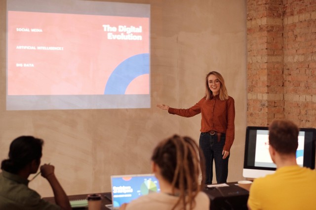 Kata-kata pembukaan presentasi bahasa Inggris Singkat, foto hanya ilustrasi: Pexels/Mikael Blomkvist