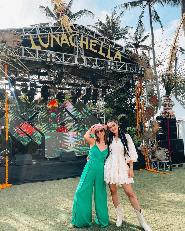 Luna Maya dan Marianne Rumantir. Foto: Instagram/mariannerumantir