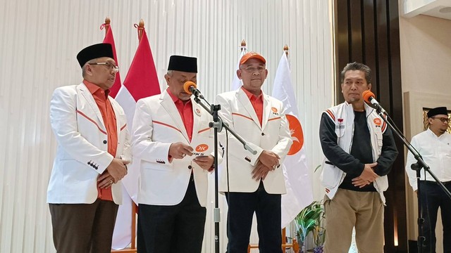 Presiden PKS, Ahmad Syaikhu dalam konferensi pers terkait deklarasi Anies-Cak Imin di Kantor DPP PKS, Jakarta, Sabtu (2/9/2023). Foto: Zamachsyari/kumparan