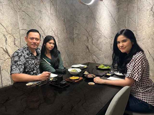 Ketum Demokrat Agus Harimurti Yudhoyono (AHY) menghabiskan akhir pekan bersama istri dan anaknya. Foto: Twitter/@agusyudhoyono