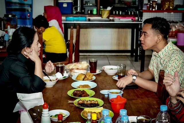 Ketua DPP PDIP Puan Maharani sarapan pagi bareng Wali Kota Solo Gibran Rakabuming Raka di Solo. Minggu (3/9/2023).  Foto: Instagram/@puanmaharaniri