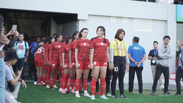 Pertandingan antara Persib vs Persis putri. Foto: Andi Sidiq/kumparan