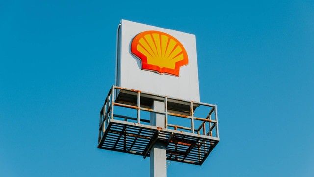 Ilustrasi Harga BBM Shell September 2023. Foto: Unsplash.com/Jethro Carullo