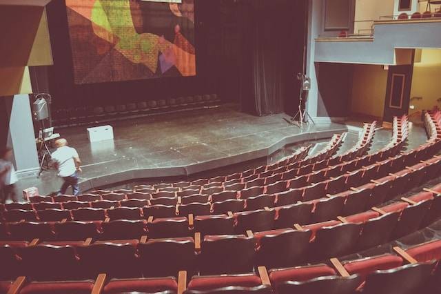 Ilustrasi Teater Jalasena Laksamana Malahayati, sumber foto: unsplash.com/Annie Gavin