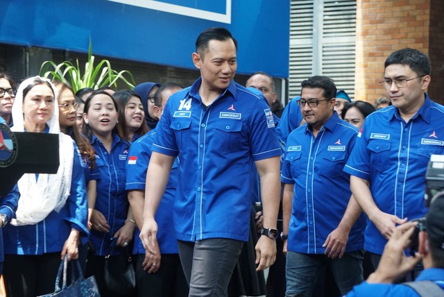 Ketua Umum Partai Demokrat Agus Harimurti Yudhoyono (AHY) bersiap memberikan keterangan pers di DPP Partai Demokrat, Jakarta, Senin (4/9/2023). Foto: Iqbal Firdaus/kumparan