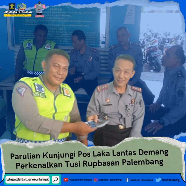 Parulian memberikan brosur ke Zulpian, Wadan Pos Laka Lantas