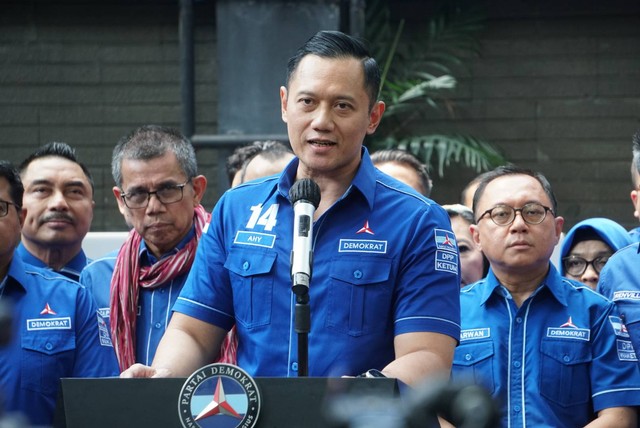 Ketua Umum Partai Demokrat Agus Harimurti Yudhoyono (AHY) memberikan keterangan pers di DPP Partai Demokrat, Jakarta, Senin (4/9/2023). Foto: Iqbal Firdaus/kumparan