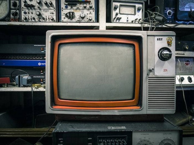 Ilustrasi jenis televisi. Sumber: unsplash.com/ Diego Gonzales