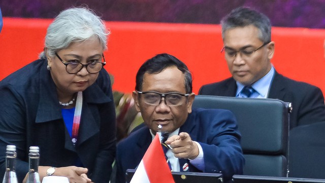 Menkopolhukam Mahfud MD menghadiri acara ASEAN Political Security Community Council Meeting di Gedung Sekretariat ASEAN, Jakarta, Senin (4/9/2023). Foto: ANTARA FOTO/pool/Rommy Pujianto