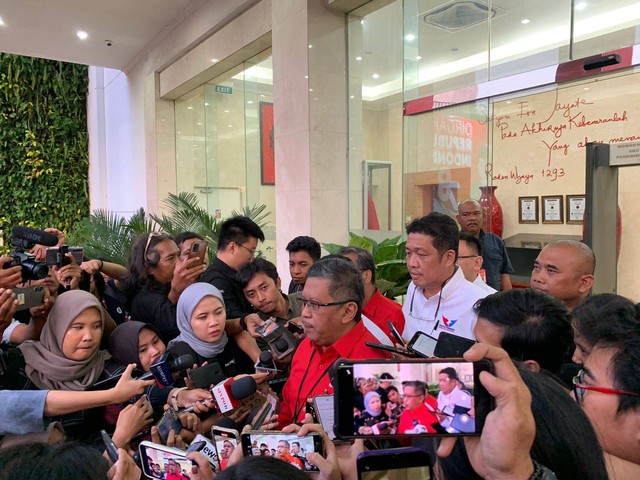 Sekjen PDIP Hasto Kristiyanto jumpa pers usai melakukan pertemuan di kantor DPP PDIP, Jakarta, Senin (4/9/2023). Foto: Luthfi Humam/kumparan