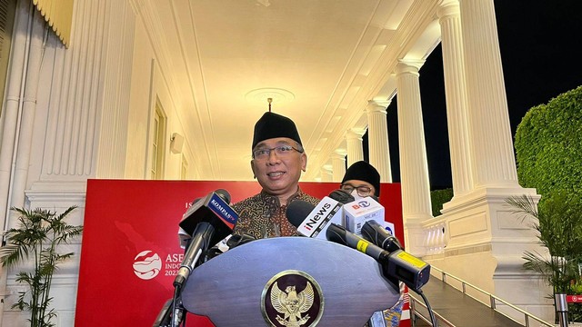 Gus Yahya memerikan keterangan kepada wartawan di Istana Merdeka, Senin (4/9/2023). Foto: Fadjar Hadi/kumparan