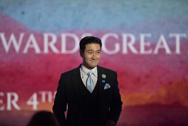 UNICEF East Asia & Pacific Regional Ambassador Choi Siwon menuruni panggung usai menyampaikan pidatonya pada hari kedua ASEAN Business Investment Summit (ABIS) 2023 yang merupakan rangkaian KTT ASEAN, di Jakarta, Senin (4/9/2023). Foto: Zabur Karuru/ANTARA FOTO