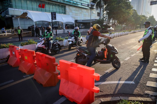 Suasana di sekitar Bundaran Hotel Indonesia saat pengalihan arus lalu lintas dalam rangka KTT ASEAN ke-43 di Jakarta, Selasa (5/9/2023). Foto: Jamal Ramadhan/kumparan