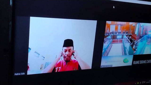 Eks Walikota Blitar, Samanhudi Anwar menjalani sidang tuntutan secara daring di Pengadilan Negeri (PN) Surabaya pada Selasa (6/9/2023). Foto: Dok. Istimewa