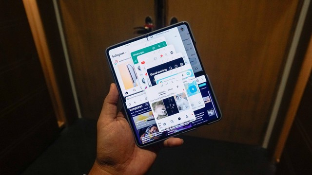 Multitasking Samsung Galaxy Z Fold5 Foto: Kevin S. Kurnianto/kumparan