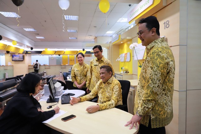 Maybank Indonesia rayakan Hari Pelanggan Nasional.