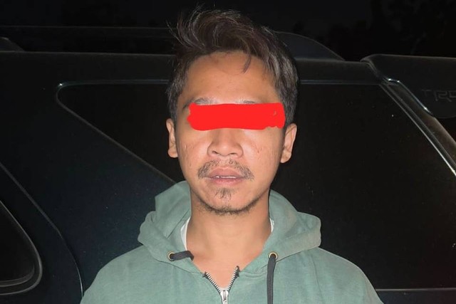 Rajiv Gandhi (27), rekan mahasiswi penipu jasa ekspedisi Rp 337 juta.
Foto: Dok. Istimewa