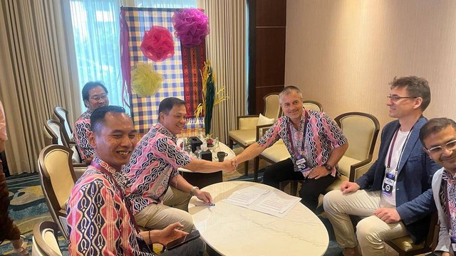 Penandatanganan MoU kemitraan strategis Telin dengan perusahaan asal Bulgaria NetIX di The Westin Nusa Dua, Rabu (6/9/2023). Foto: Fariza/kumparan