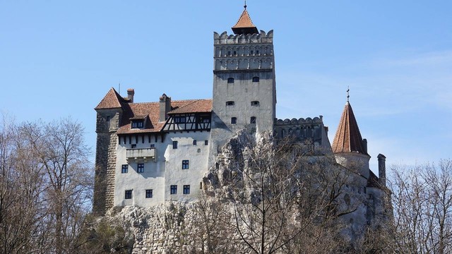Penampakan Kastil Bran yang memesona. Sumber: https: pixabay.com/bluebird666