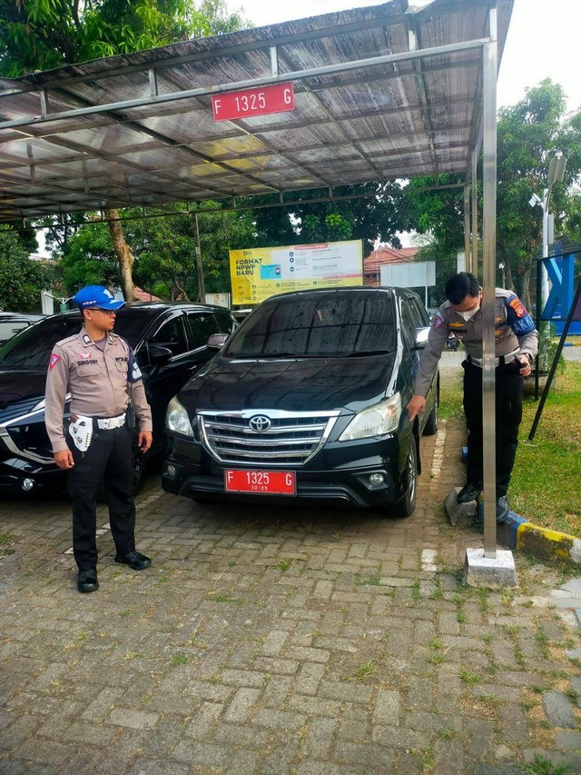 Mobil Innova dengan plat F 1325 G tabrak lari pemotor di Bogor. Dok Istimewa