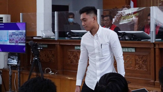 Mario Dandy Satriyo usai menjalani sidang vonis kasus penganiayaan Cristalino David Ozora di Pengadilan Negeri Jakarta Selatan, Kamis (7/9). Foto: Fitra Andrianto/kumparan