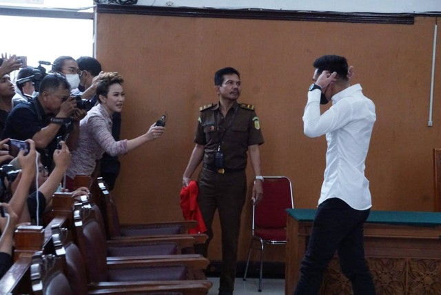 Mario Dandy Satriyo usai menjalani sidang vonis kasus penganiayaan Cristalino David Ozora di Pengadilan Negeri Jakarta Selatan, Kamis (7/9). Foto: Fitra Andrianto/kumparan