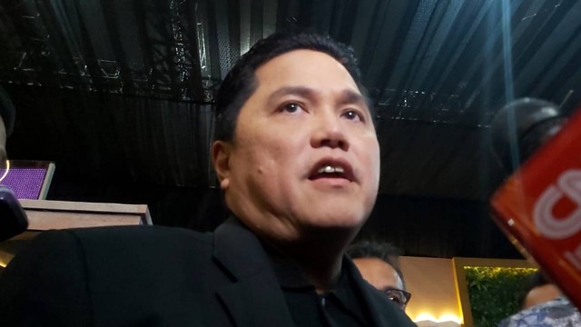 Menteri BUMN Erick Thohir mampir ke Media Center KTT ASEAN di JCC, Jakarta, Kamis (7/9/2023). Foto: Nadia Riso/kumparan